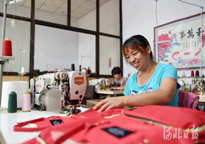 河北沙河 為留守婦女開辟就業(yè)新路徑，箱包銷售助力鄉(xiāng)村振興